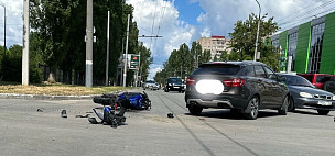 В Саратовской области с мотоциклиста слетели кроссовки при ДТП
