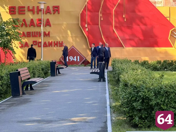 Глава Саратова потребовал избавить набережную от хаотичных стоянок самокатов